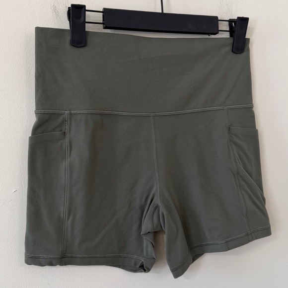 Athleta Salutation Stash High Rise 5" Short Moss Size Medium - Picture 5 of 8